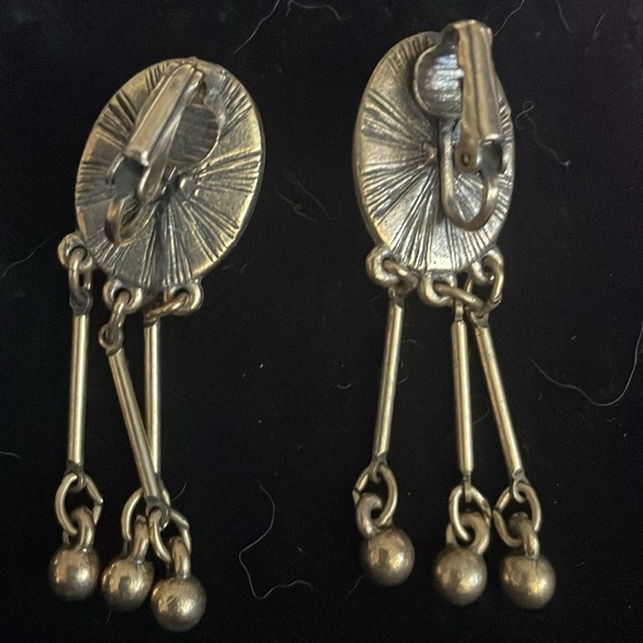 Vintage Cameo Dangle Earrings - Picture 4 of 6